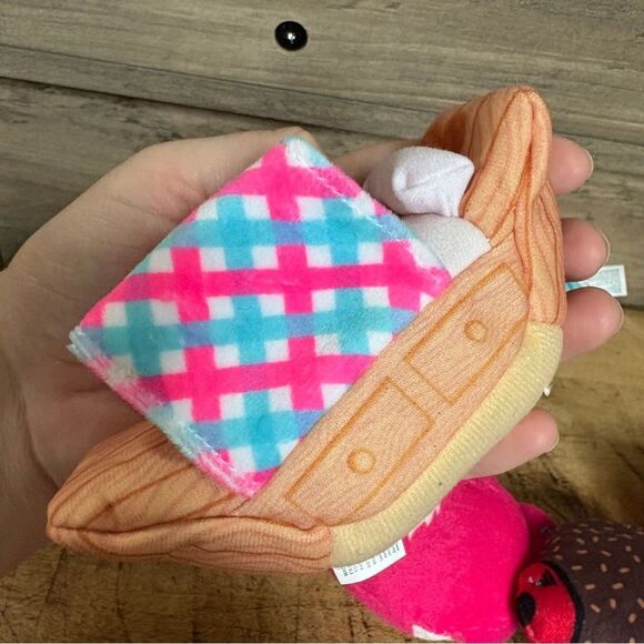 Squishville & Squishmallow Minis lot of 5 animals & bed good preused condition - Picture 6 of 11